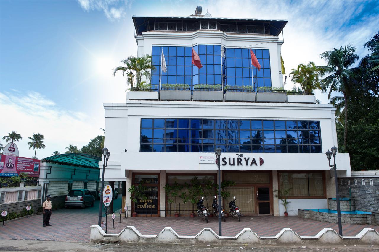 ホテル The Surya, Cochin アンガマリー エクステリア 写真